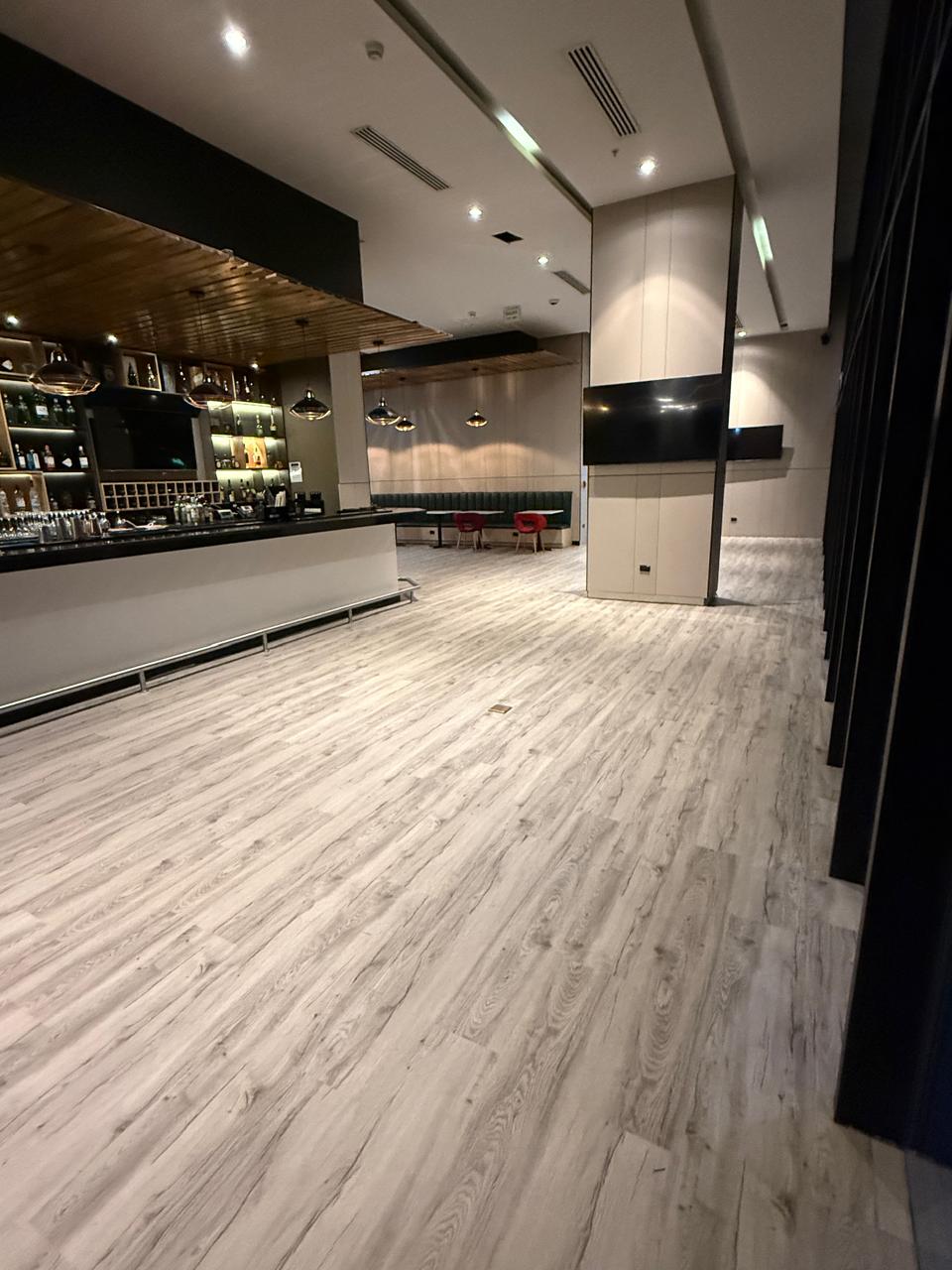 Área de bar del Holiday Inn Panamá Distrito Financiero