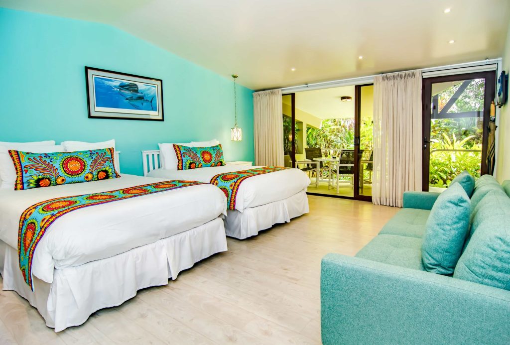 Habitación de Tropic Star Lodge con piso instalado