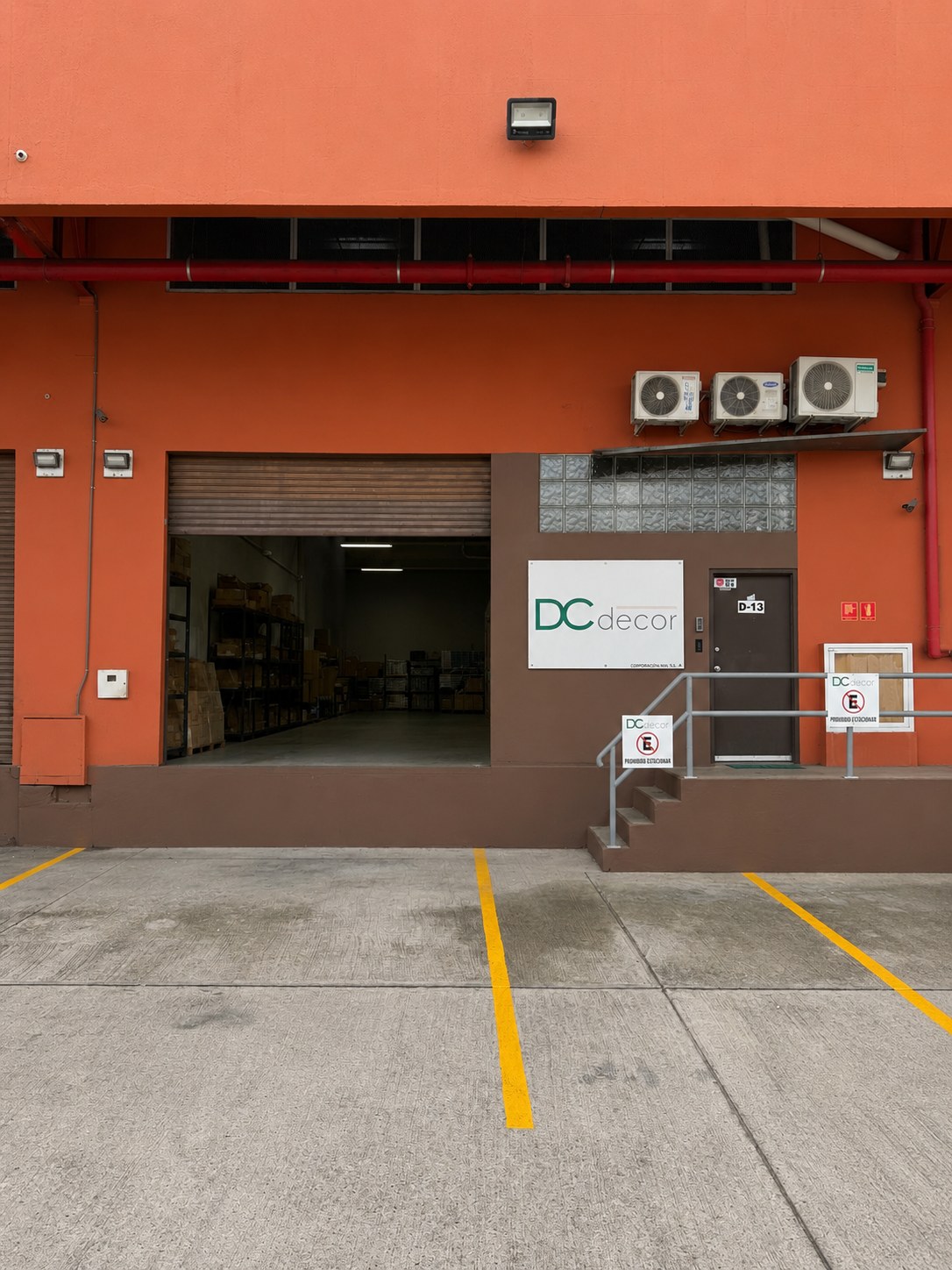 Fachada de DC Decor Panamá en Albrook Commercial Park